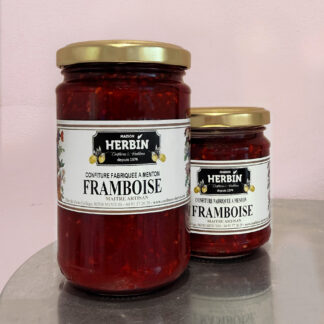 Pots de confiture artisanale a la framboise