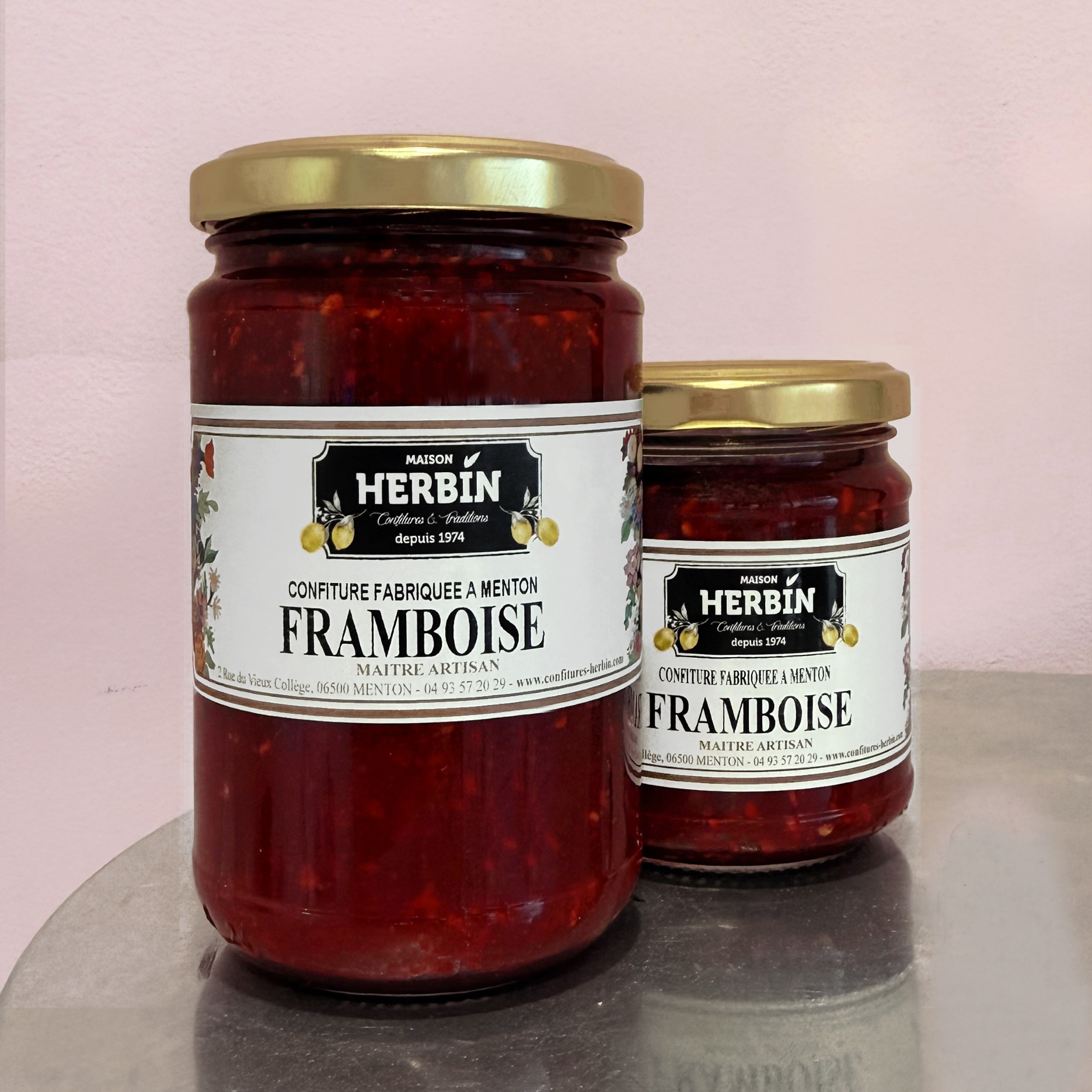 Pots de confiture artisanale a la framboise
